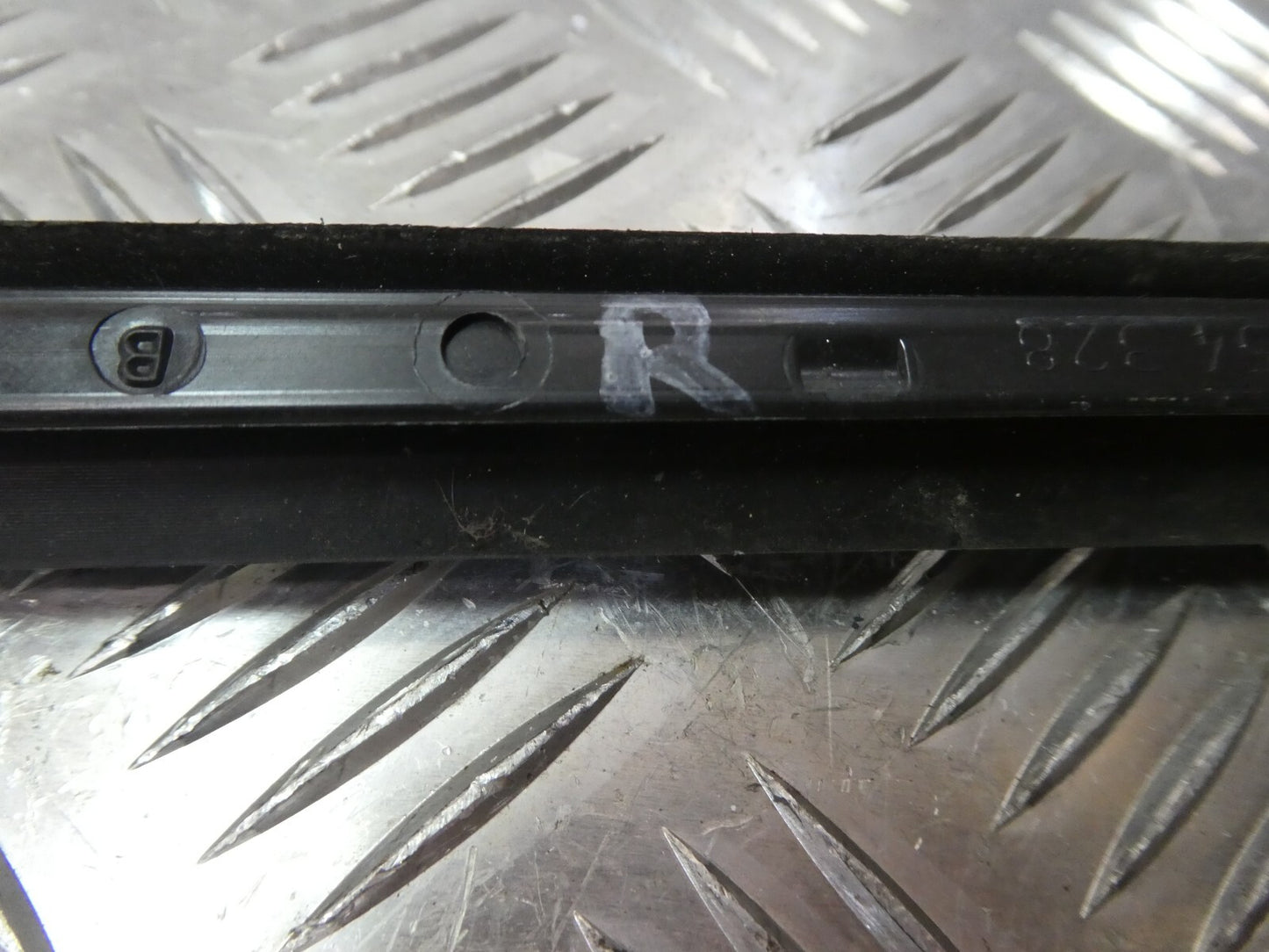 VW ID3 ID.3 Wasserfangleiste Wischleiste rechts 10A854328 ORIGINAL gebraucht - Volkswagen