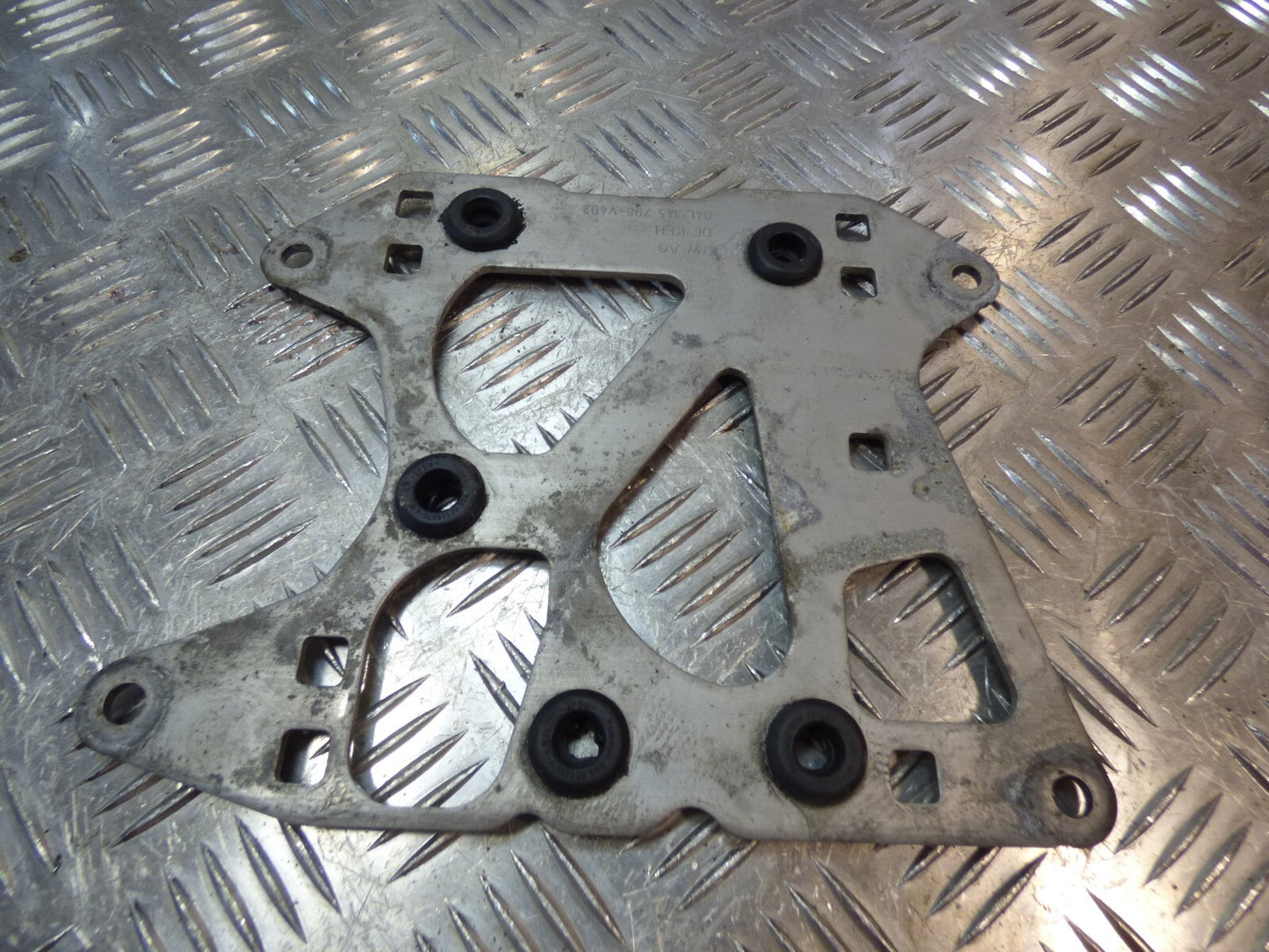 VW T6 T5 2.0 TDI CXG Halter Träger Halteplate Rahmen 04L145798 V402 ORIGINAL gebraucht - Transporter