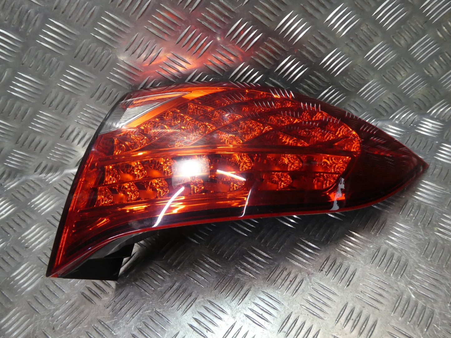 Porsche Cayenne 92A Orig. LED Rückleuchte aussen rechts 7P5945096R ORIGINAL gebraucht - Heckleuchte