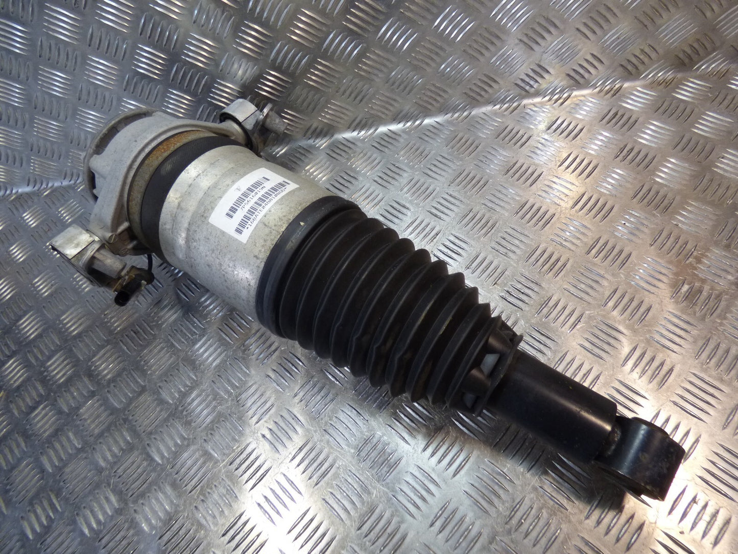 Porsche Cayenne 92A Stoßdämpfer Luftfahrwerk hinten links 7P5616019N gebraucht - Original