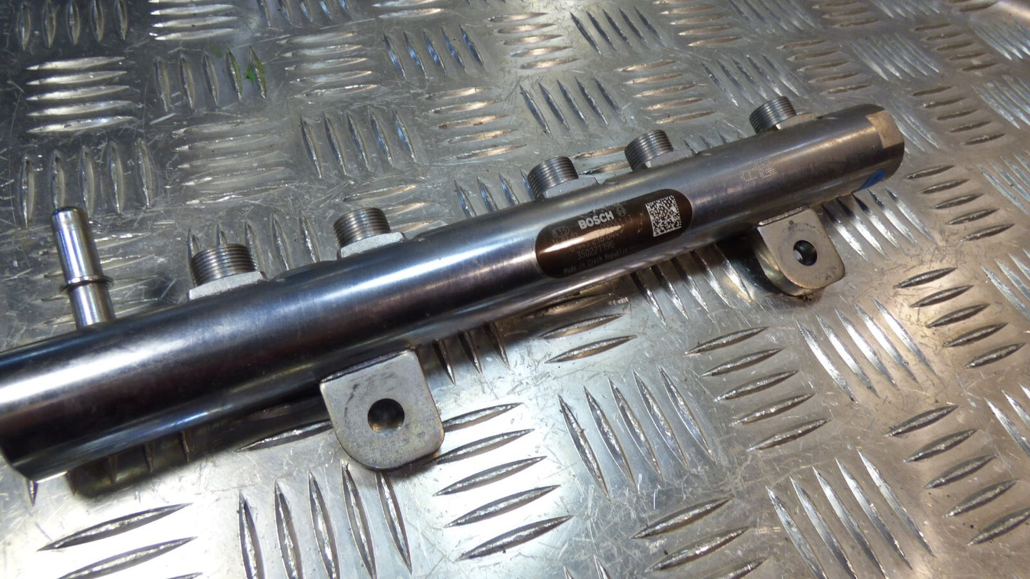 Jeep Grand Cherokee 3.0 CDR WK2 Einspritzleiste Kraftstoffverteiler ORIGINAL gebraucht - 0445216044