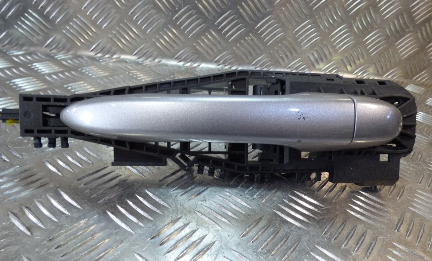Jeep Cherokee KL 2015 Türgriff Hinten Links silber ORIGINAL gebraucht - P68082689AD