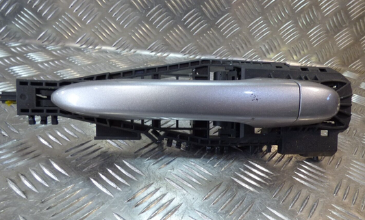Jeep Cherokee KL 2015 Türgriff Hinten Links silber ORIGINAL gebraucht - P68082689AD