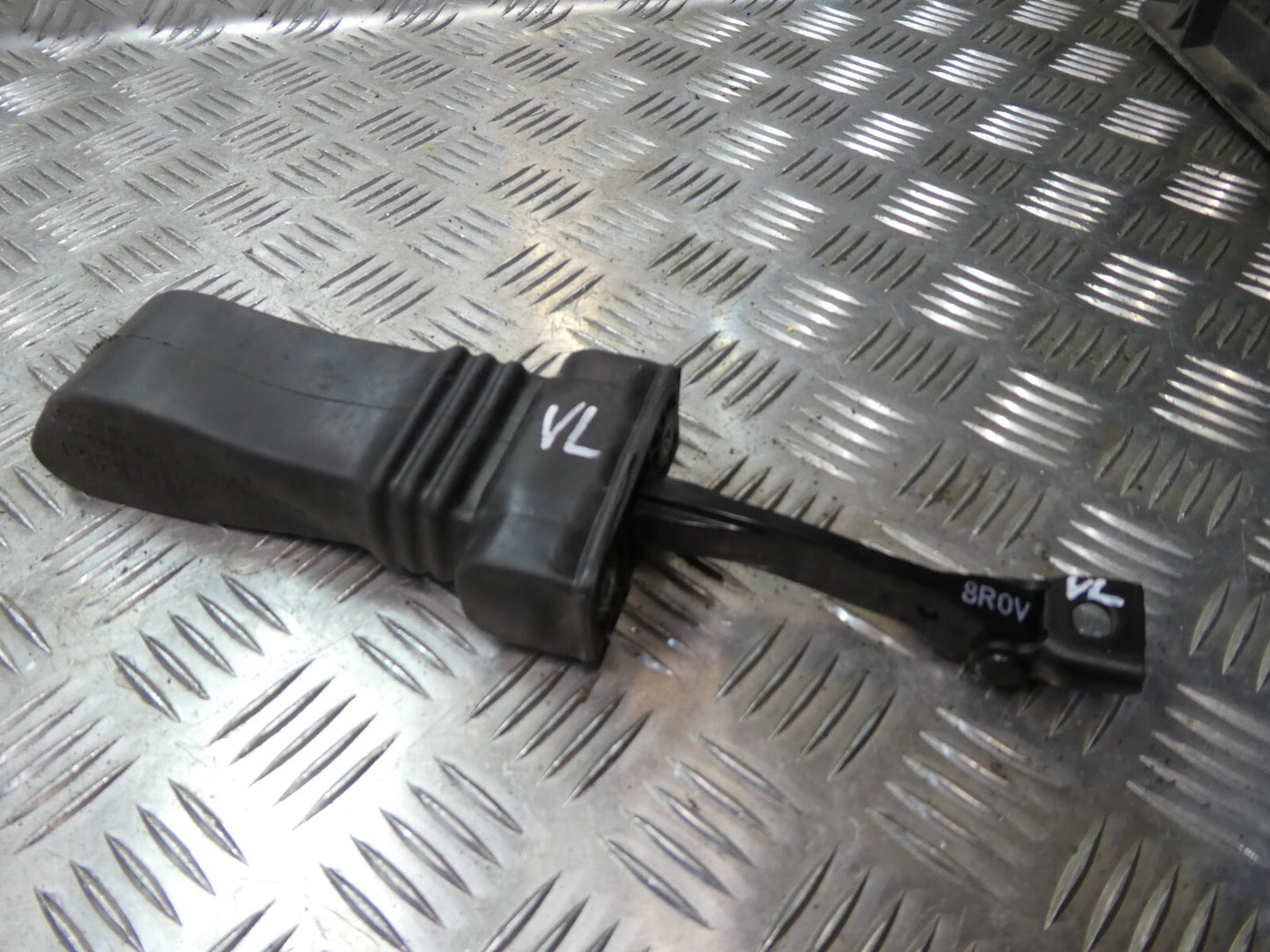 Porsche Macan 95B Türfeststeller Türfangbremse Vorne Links ORIGINAL gebraucht - 8R0837249F