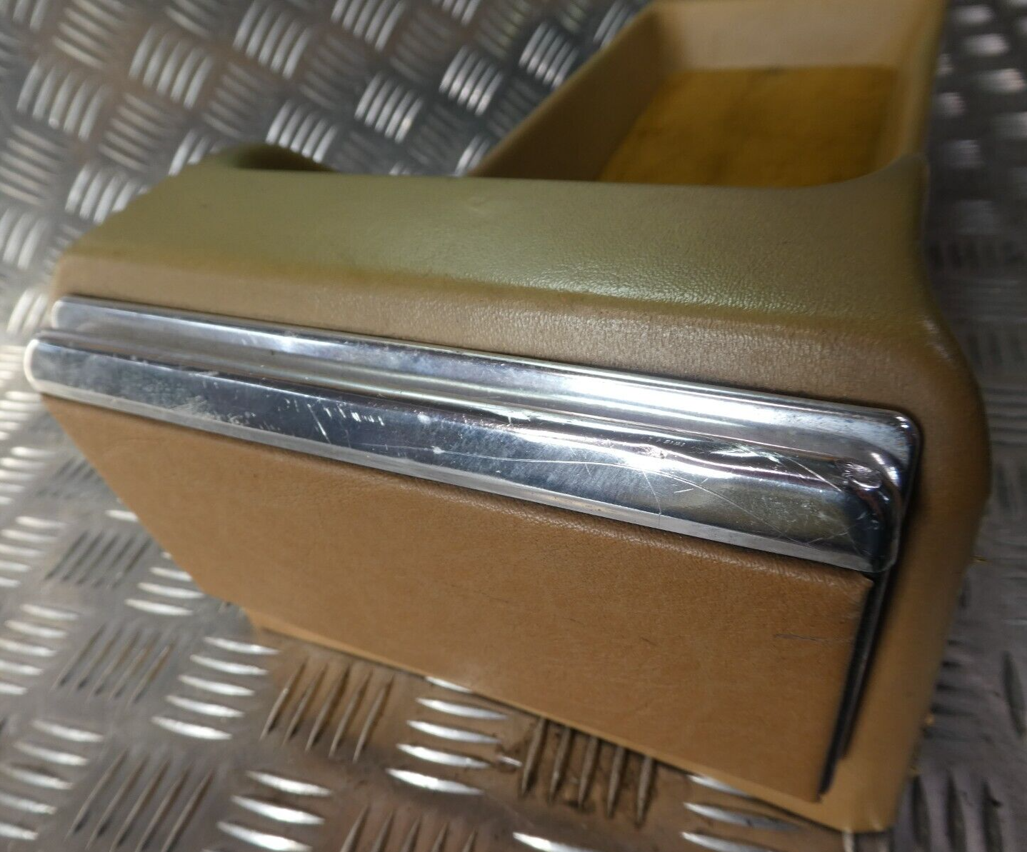 Mercedes C126 W126 Coupe SEC Mittelkonsole mit Aschenbecher ORIGINAL gebraucht - 1268431107