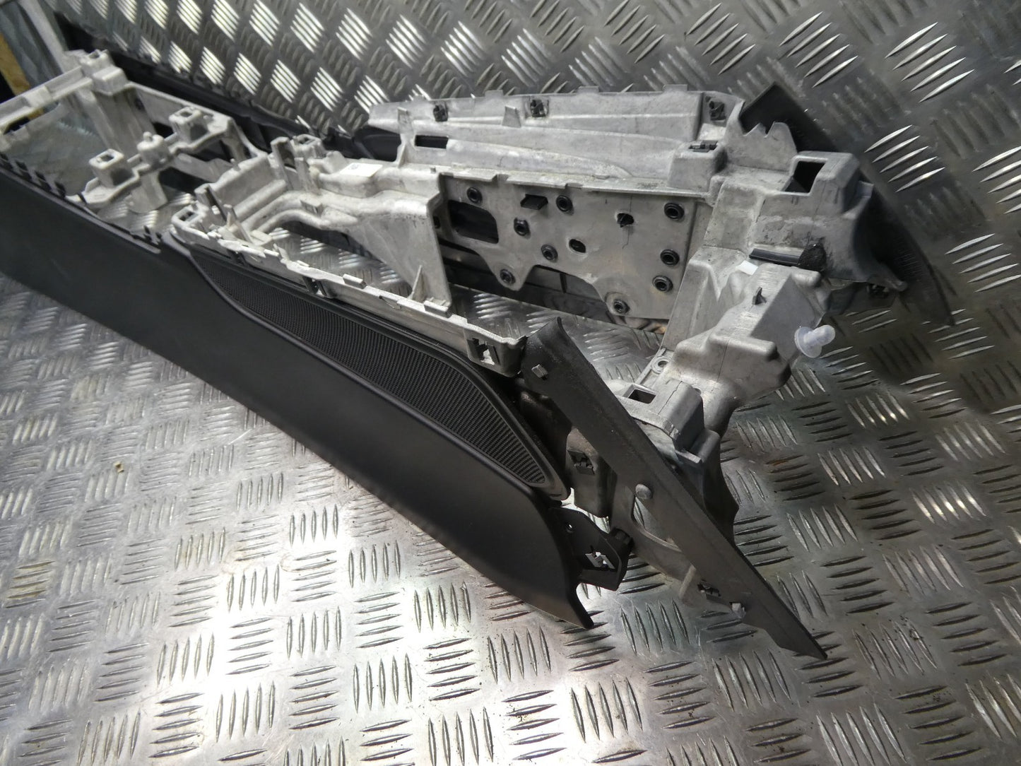 Porsche Macan 95B Schwarz/Centre console/tunnel black 95B863241 ORIGINAL gebraucht - Mittelkonsole