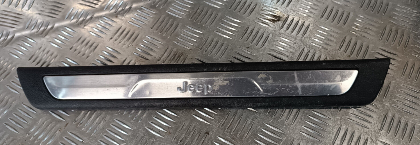 Jeep Grand WK2 Leiste Einstiegsleiste Vorne P1NC80DX9AB ORIGINAL gebraucht - Cherokee