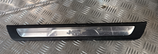 Jeep Grand WK2 Leiste Einstiegsleiste Vorne P1NC80DX9AB ORIGINAL gebraucht - Cherokee