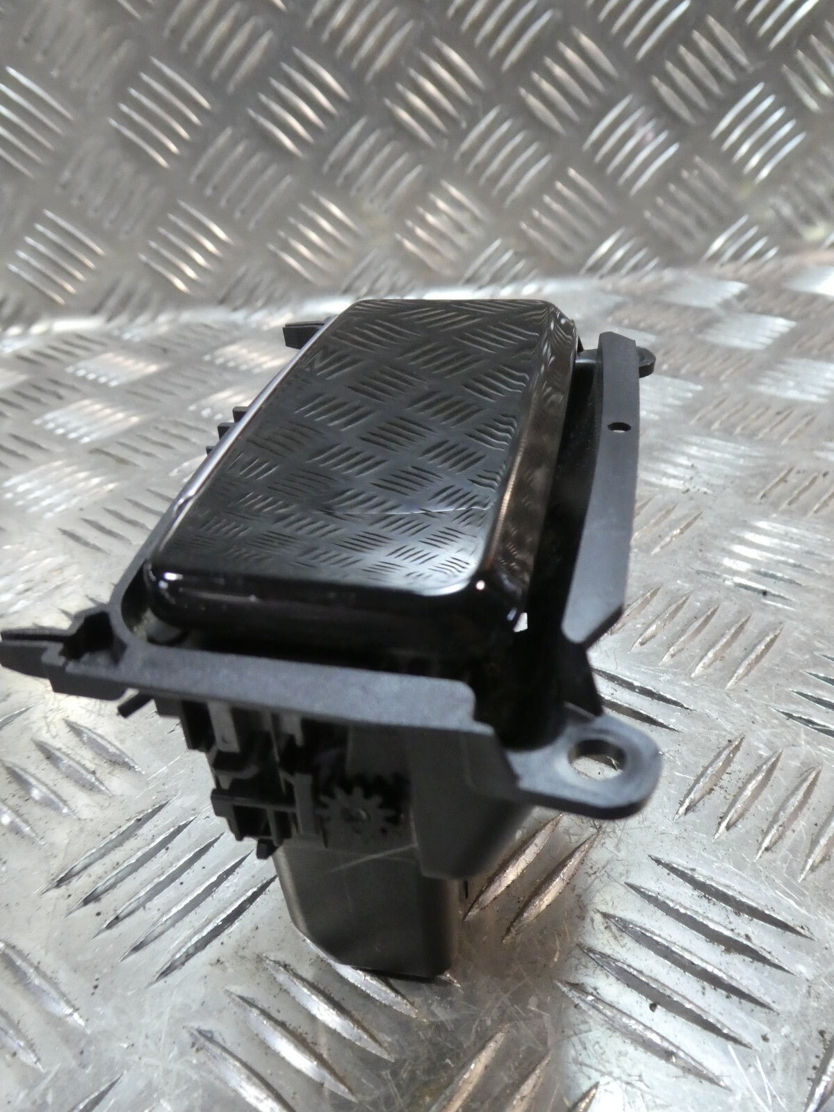 Porsche Cayenne 92A mitte vorn KLAVIER 7P5857273B ORIGINAL gebraucht - Aschenbecher