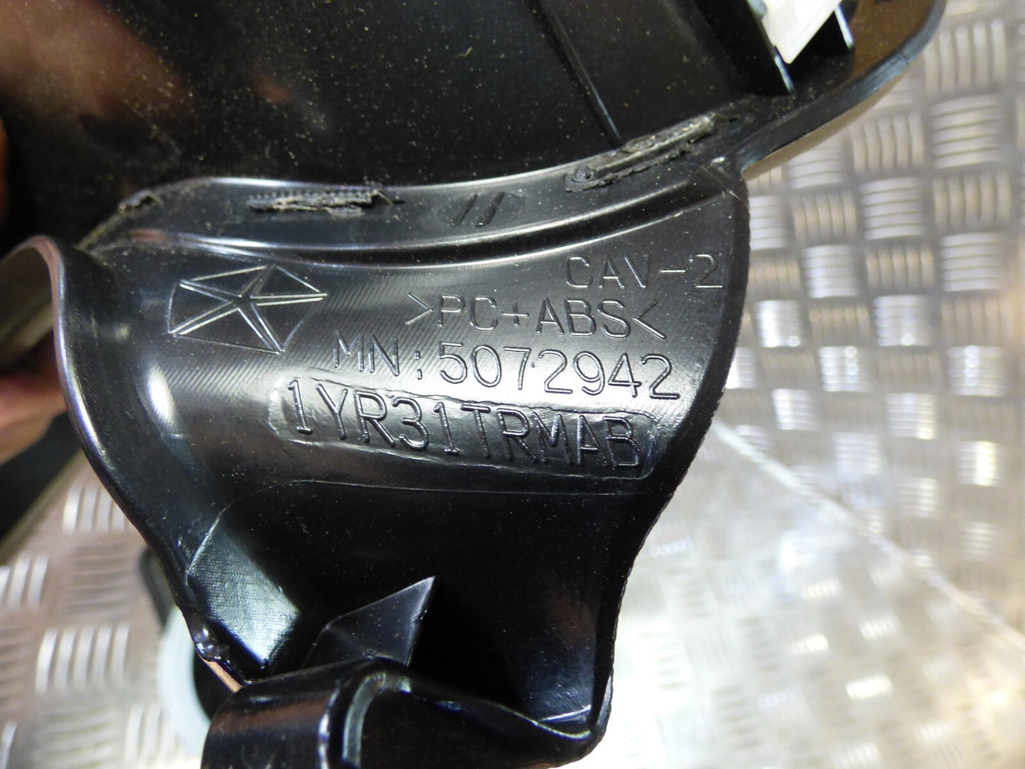 Jeep Cherokee KL 2015 Abdeckung Tachometer -LS5 ORIGINAL gebraucht - 1YR31TRMAB ORIGINAL gebraucht - 2447848