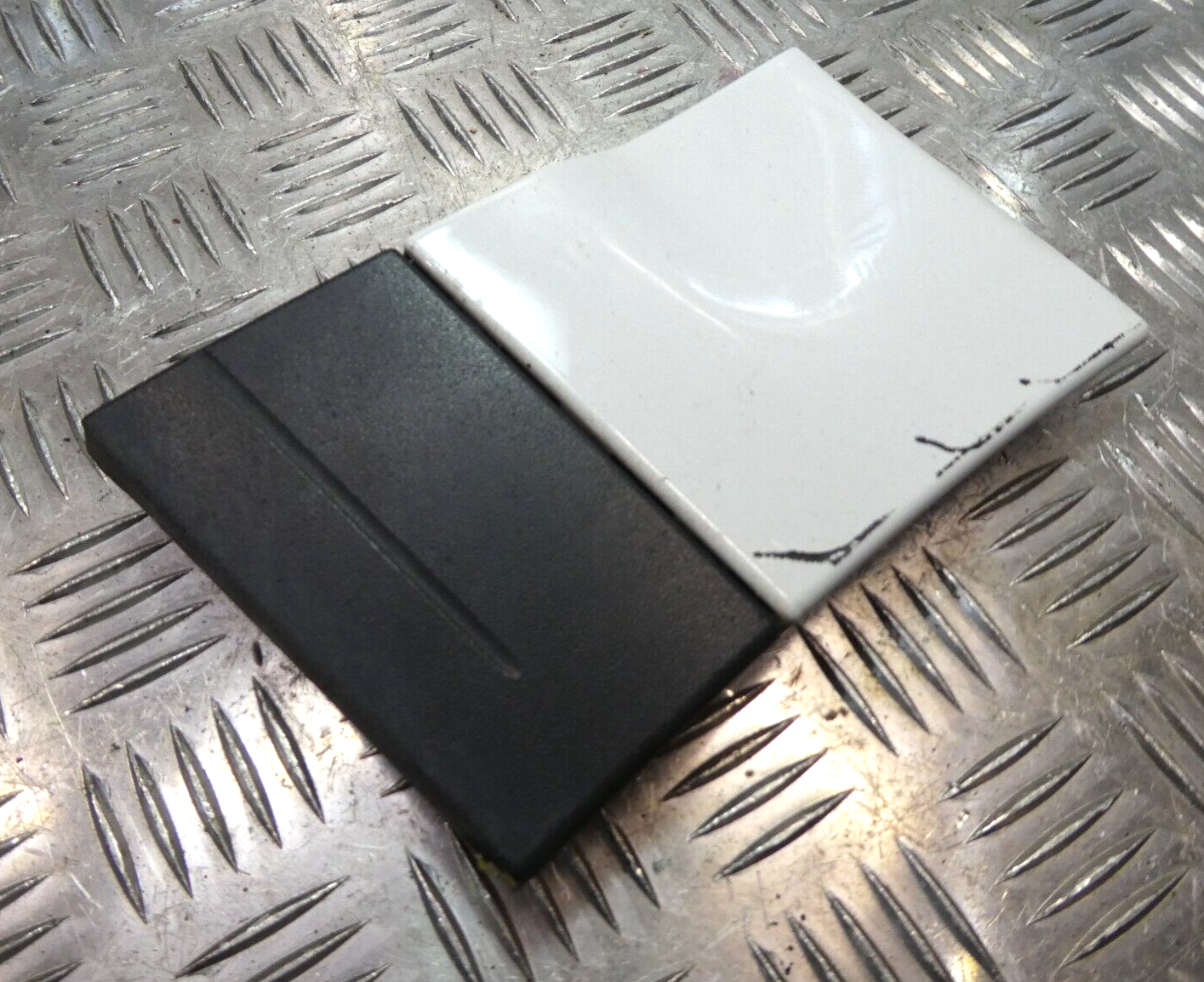 Porsche Cayenne 92A Orig. Kotflügel vorne rechts weiß 7P5854960C ORIGINAL gebraucht - Zierleiste