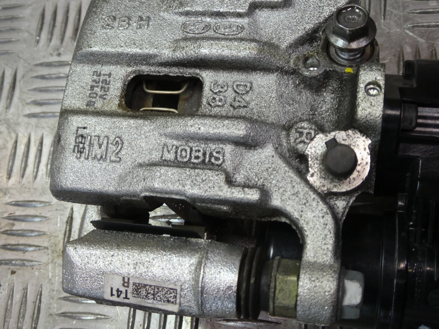 Hyundai Kona EV 2022 elektrisch hinten rechts + Belägen G3582-37700 ORIGINAL gebraucht - bremssattel