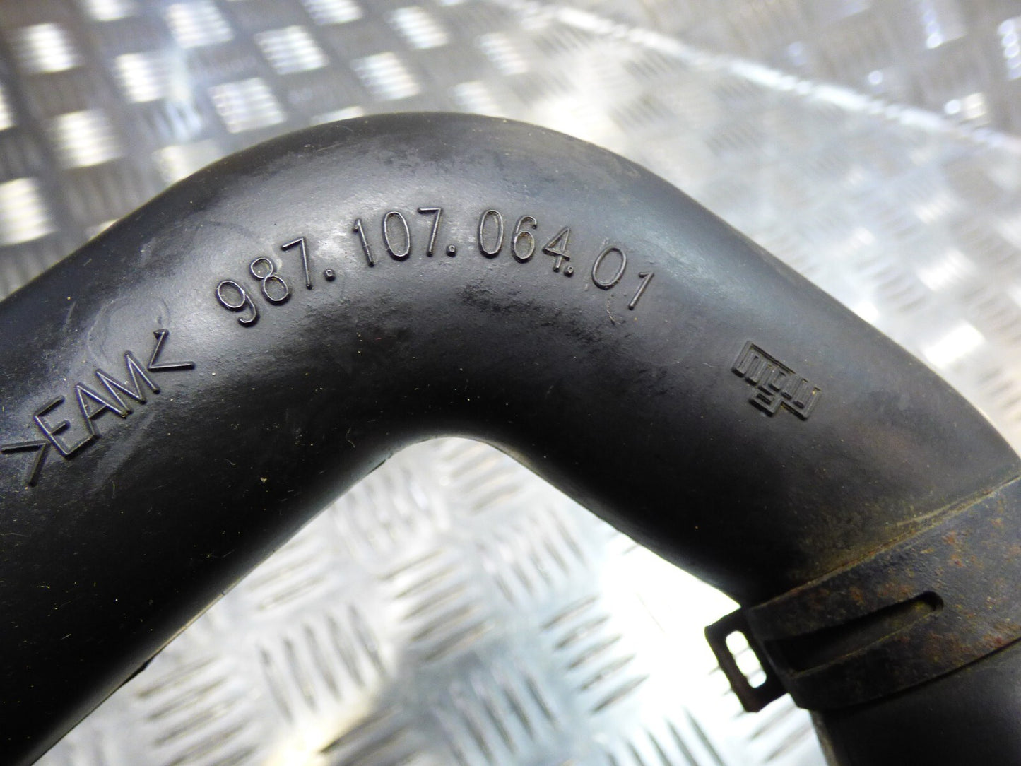 Porsche Boxster Cayman 987 Ölschlauch Befuellschlauch ORIGINAL gebraucht - 98710706401
