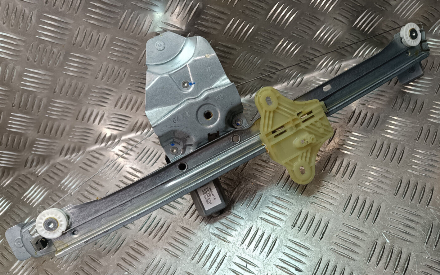 Renault Zoe 2022 Tür Fensterheber Motor Vorne Links 128001471B ORIGINAL gebraucht - 807211245R