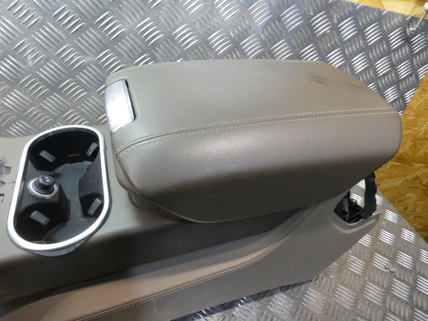 Porsche Cayenne 92A komplette Farbe: Tartufo ORIGINAL gebraucht - Armlehne