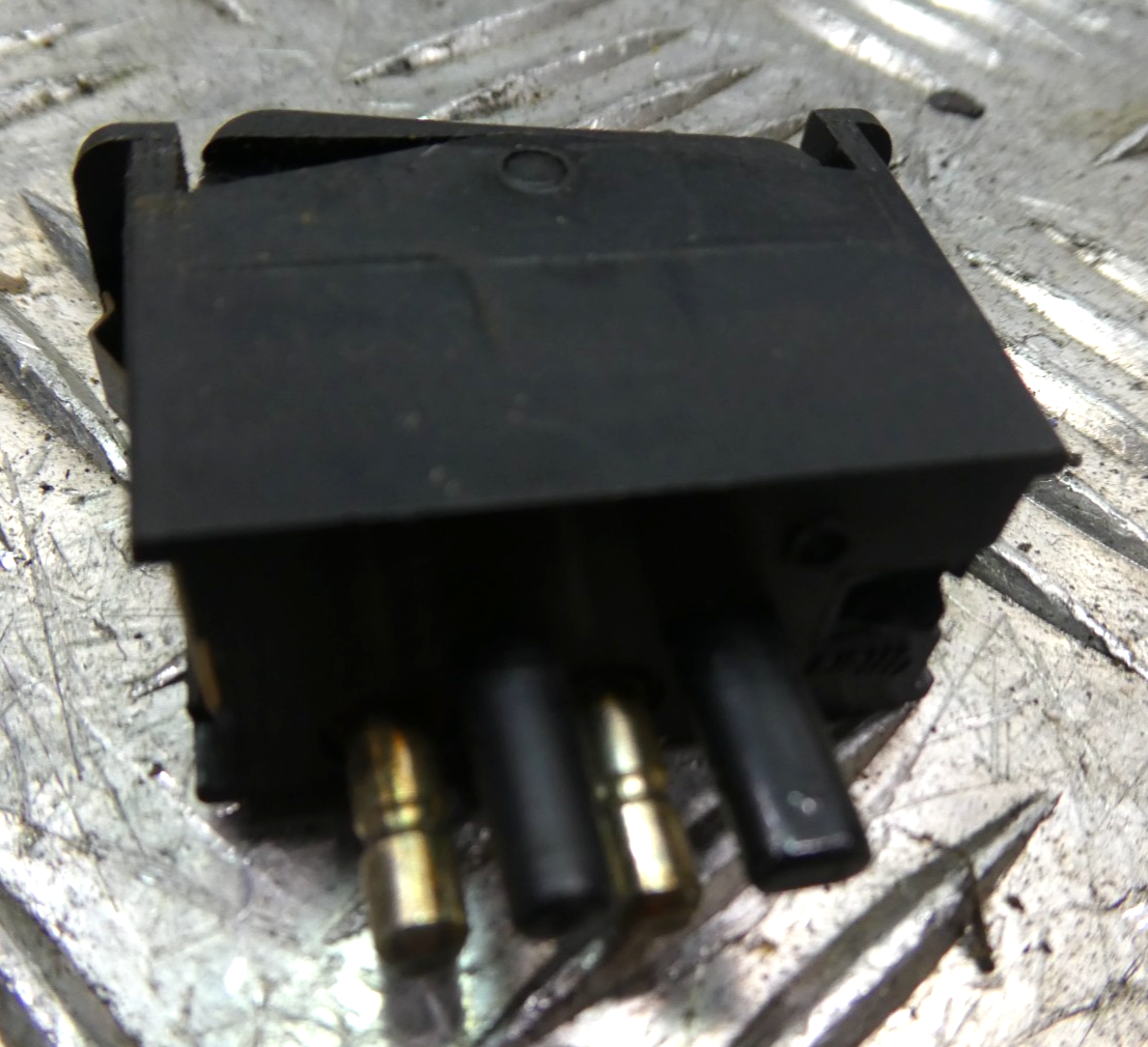 Original Mercedes-Benz W126 C126 SEC Schalter Innenbeleuchtung gebraucht - 0008205910