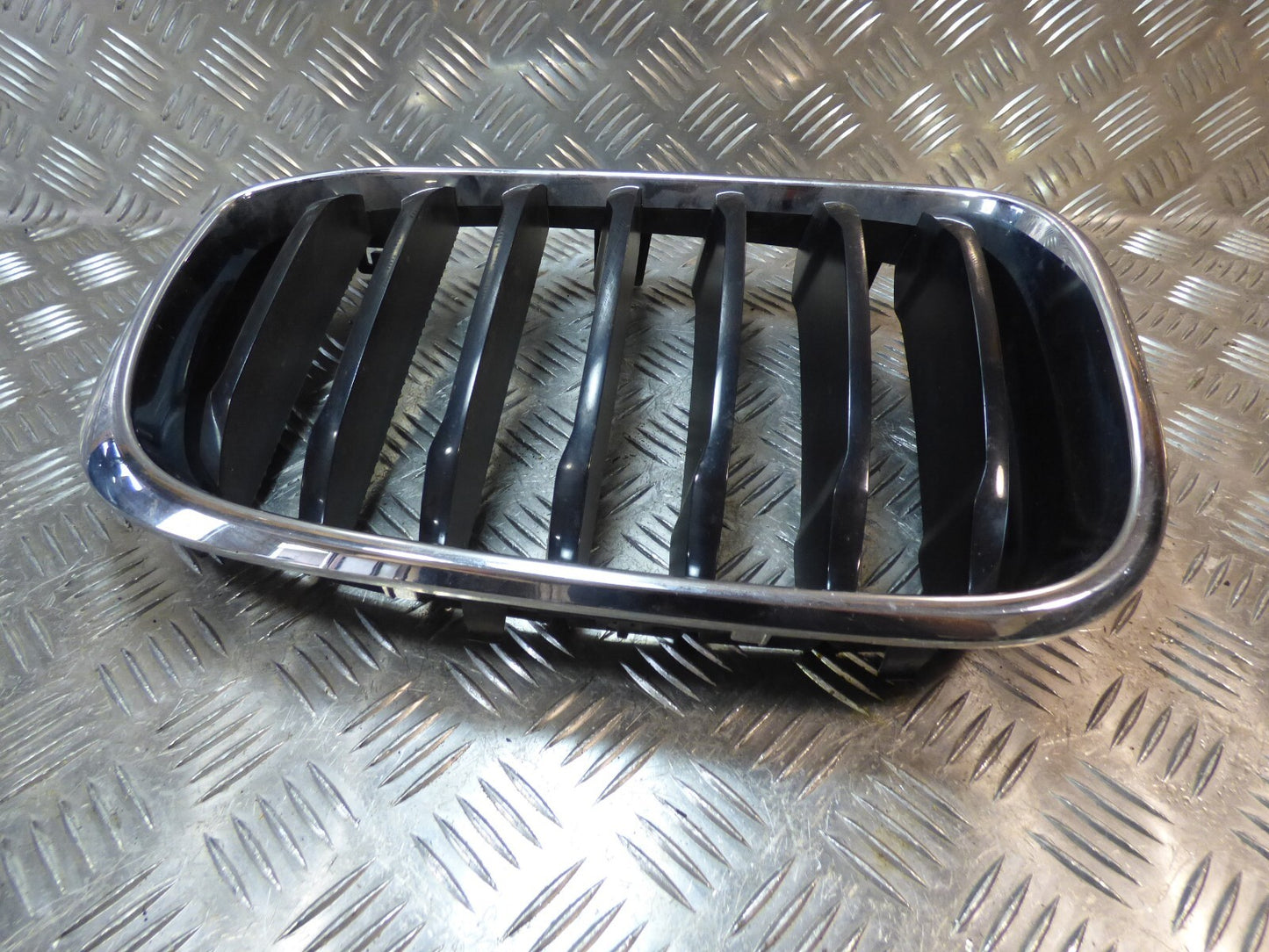 Original BMW X3 +X4 G01 + G02 F98 Grill vorne rechts gebraucht - 7464922
