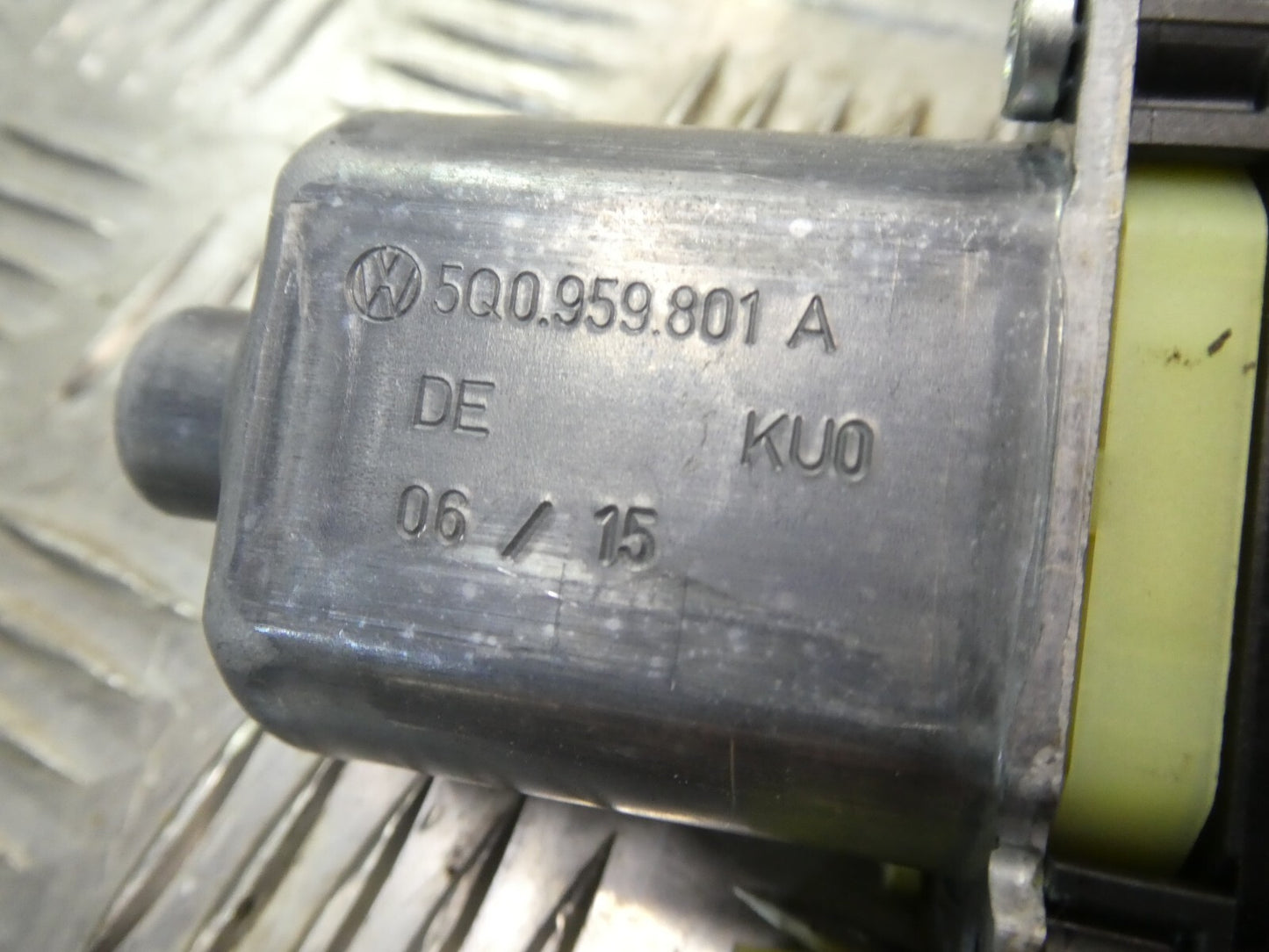 Porsche Macan 95B hinten Links 5Q0959801A ORIGINAL gebraucht - Fensterhebermotor
