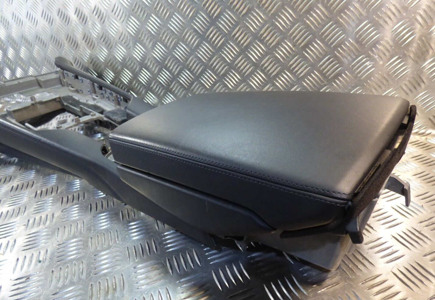 Porsche Panamera 970 Armlehne Mittelkonsole Vorne Schwarz Leder A11 ORIGINAL gebraucht - 97055311100