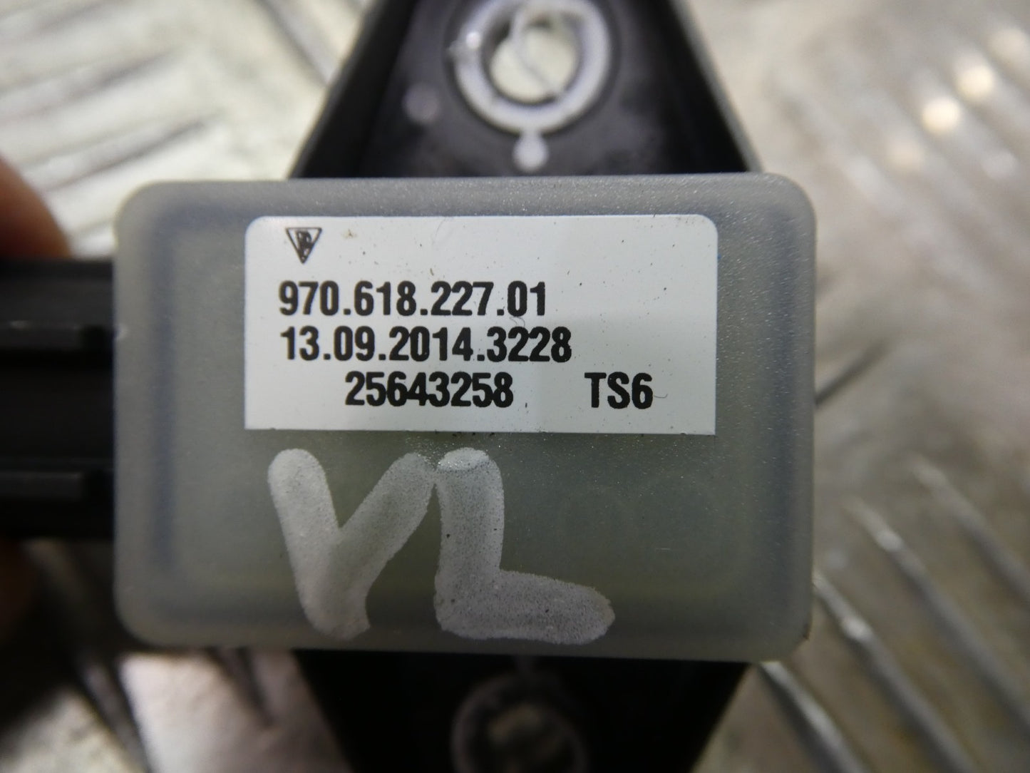 Porsche Panamera 970 Airbag Sensor Crashsensor Rechts o. Links ORIGINAL gebraucht - 97061822701
