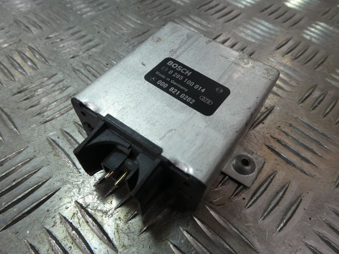 Mercedes-Benz C126 W126 Relais Sicherheitsgurt _ 0285100014 ORIGINAL gebraucht - 0008210262