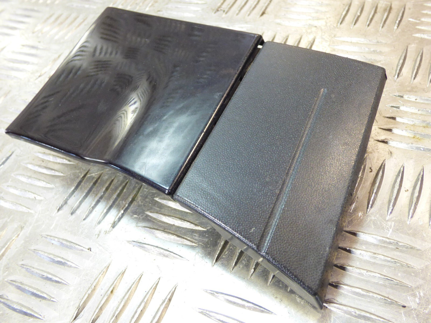 Porsche Cayenne II 92A Leiste Kotflügel Vorne Rechts Schwarz LC9X ORIGINAL gebraucht - 7P5854960