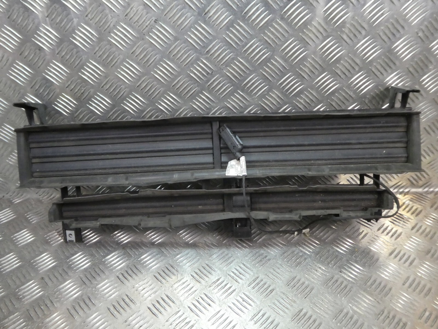 Mini Cooper F55 F56 Luftsteuerung Gitter Verteiler Luft vorne ORIGINAL gebraucht - 733909608