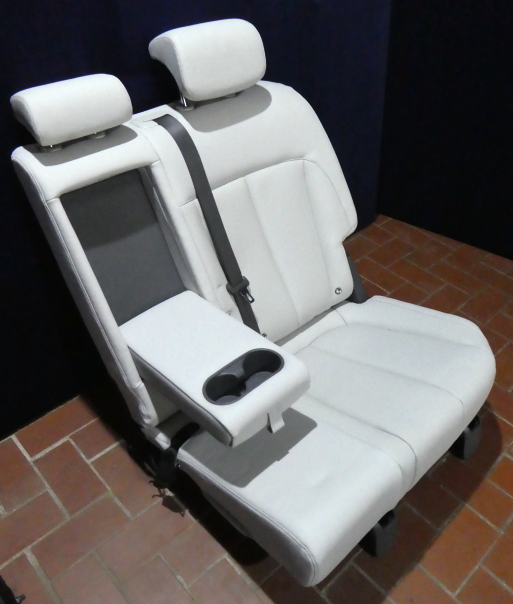 HYUNDAI IONIQ 5 Leder Sitze Hinten Links Weiß Ausstattung wie NEU ORIGINAL gebraucht - reichhaltigste