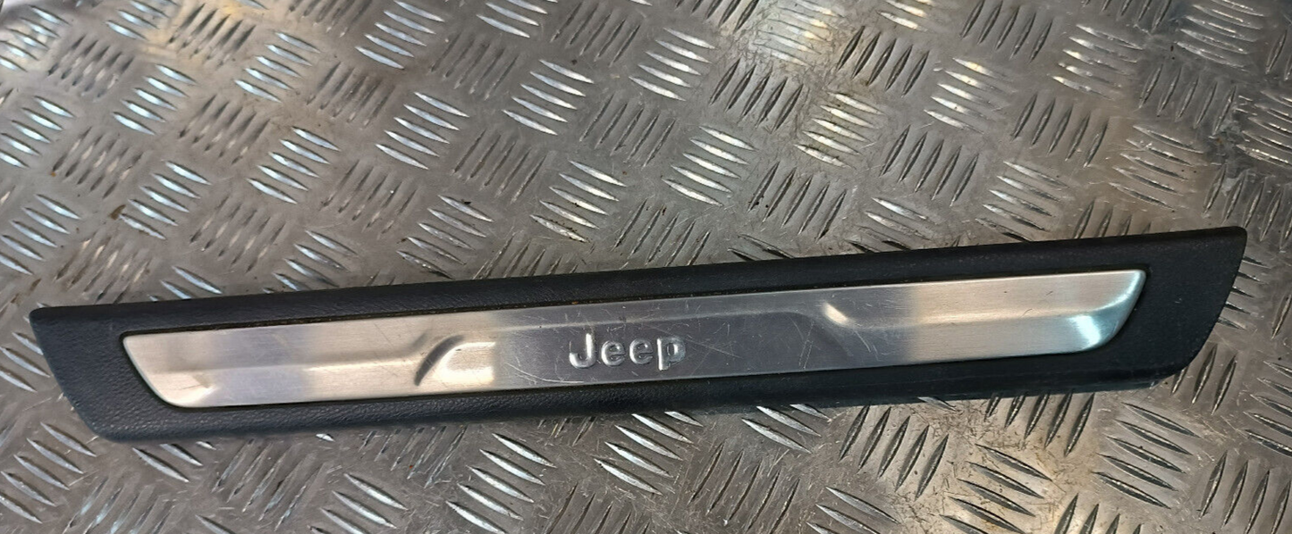 Jeep Grand WK2 Leiste Einstiegsleiste Vorne . P1NC81DX9AB ORIGINAL gebraucht - Cherokee