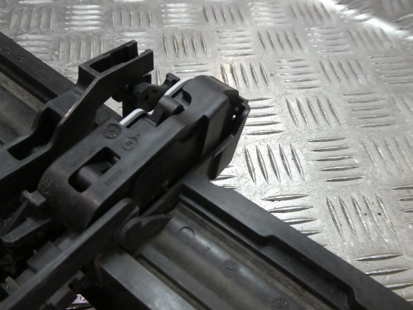 Mini Cooper F55 F56 Luftsteuerung Gitter Verteiler Luft vorne ORIGINAL gebraucht - 733909608