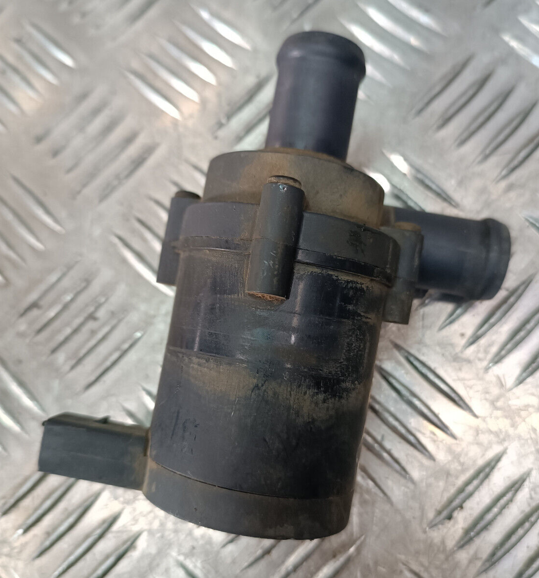VW T5 1.9 TDI Wasserpumpe Pumpe 7E0965561 7E0 965 561 ORIGINAL gebraucht - Transporter