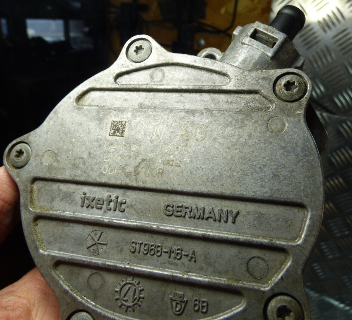 Porsche Cayenne 92A Hybrid, Bremsanlage 06E145100R ORIGINAL gebraucht - Unterdruckpumpe