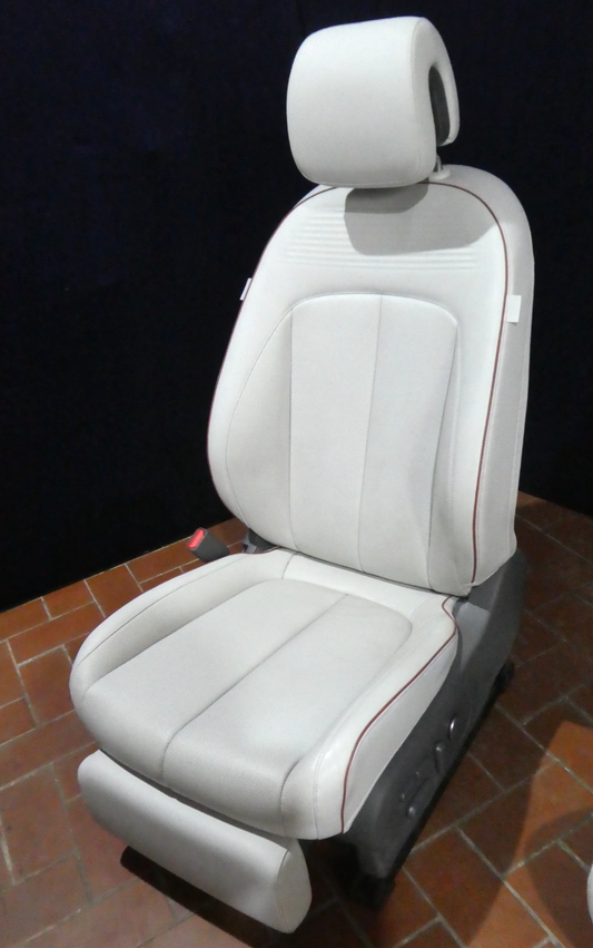 HYUNDAI IONIQ 5 Leder Sitze Vorne Links Weiß Leder wie NEU Relax ORIGINAL gebraucht - funktion
