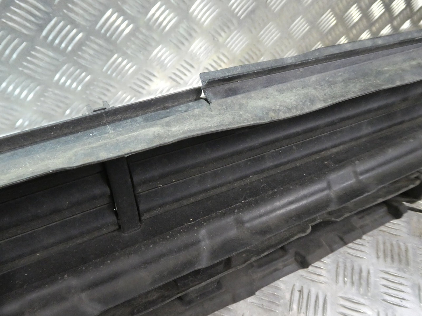Mini Cooper F55 F56 Luftsteuerung Gitter Verteiler Luft vorne ORIGINAL gebraucht - 733909608