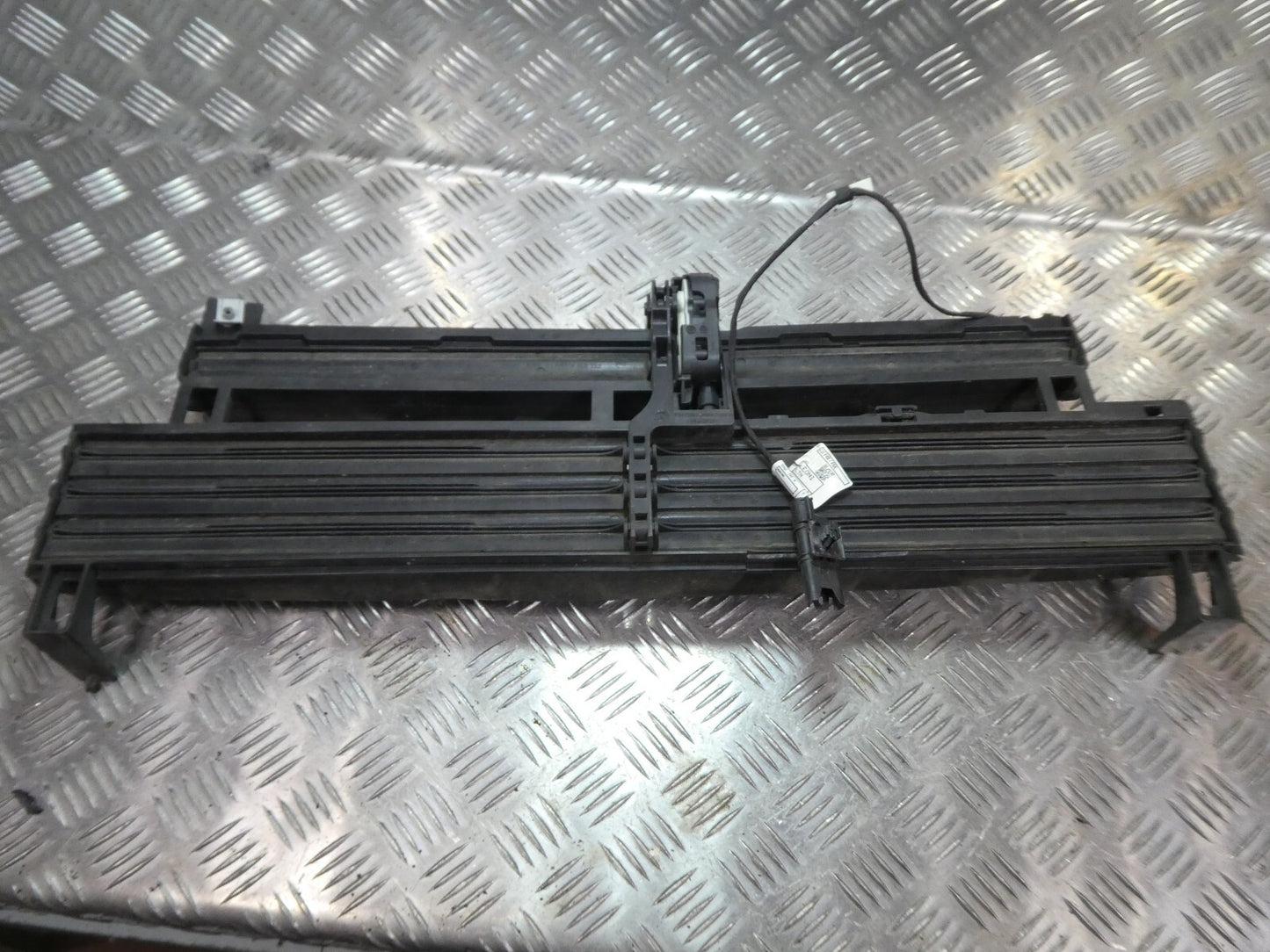 Mini Cooper F55 F56 Luftsteuerung Gitter Verteiler Luft vorne ORIGINAL gebraucht - 733909608