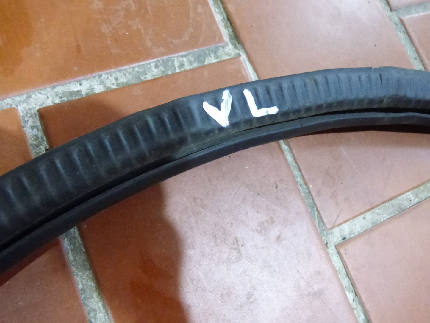 Orig. Porsche Cayenne 92A Türdichtung Tür vorne links 7P0867365B ORIGINAL gebraucht - Gummidichtung