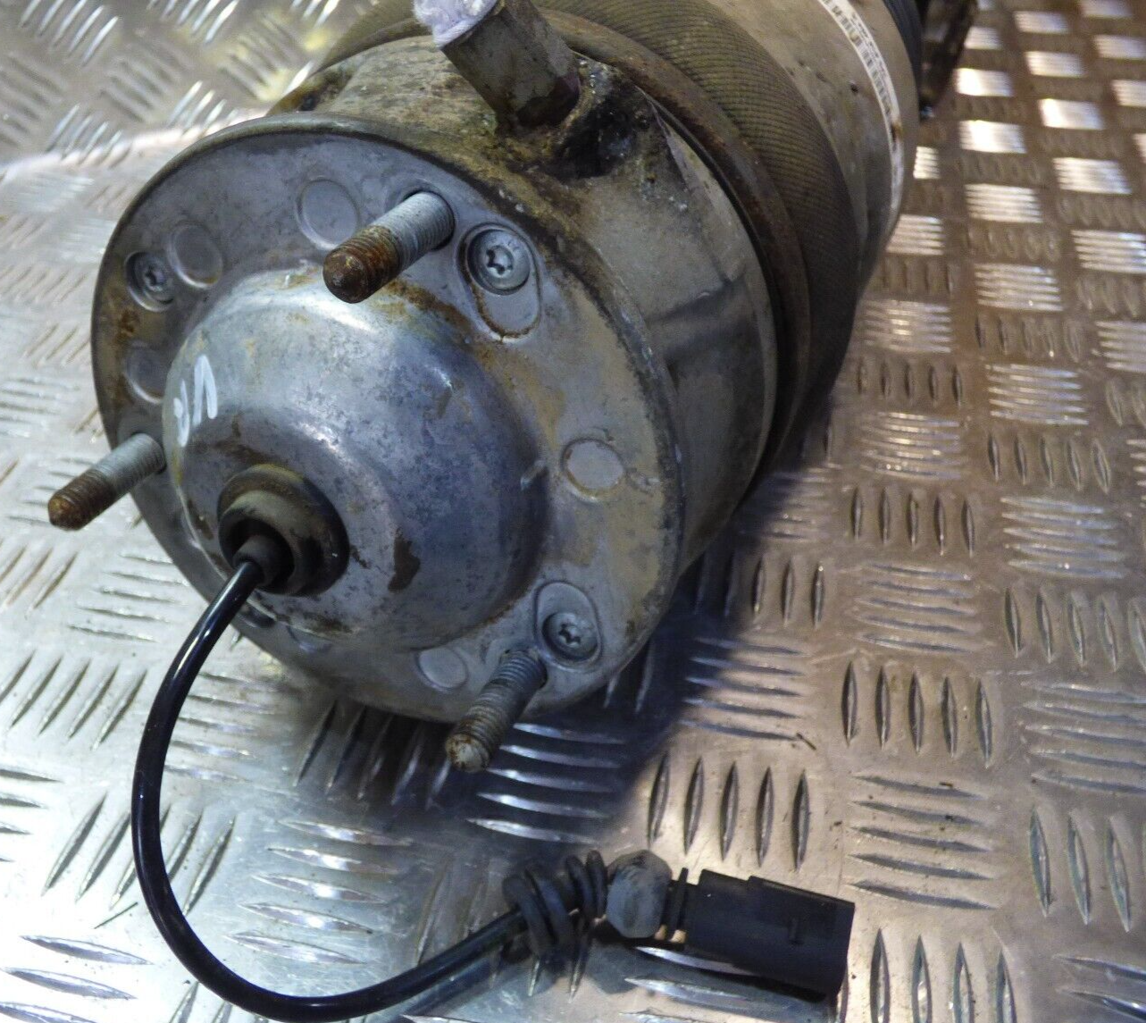 Porsche Cayenne 92A Stoßdämpfer vorne rechts 7P5616040AD 7P5616404R ORIGINAL gebraucht - Luftfahrwerk