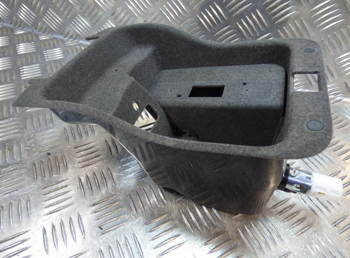 Porsche Cayenne 92A Einsatz Ablage Ablagekasten 7P5857232 ORIGINAL gebraucht - Mittelarmlehne