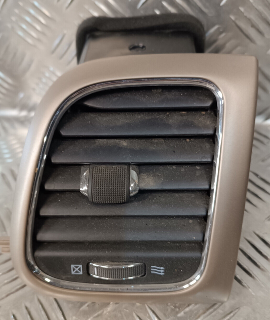 Jeep Grand Cherokee WK2 Rechts Luftdüse Belüftung ORIGINAL gebraucht - X90016402MR