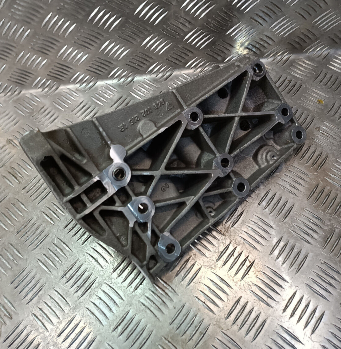 Porsche Cayenne S 92A Motorkissen Halter Halterung ORIGINAL gebraucht - 948102215R