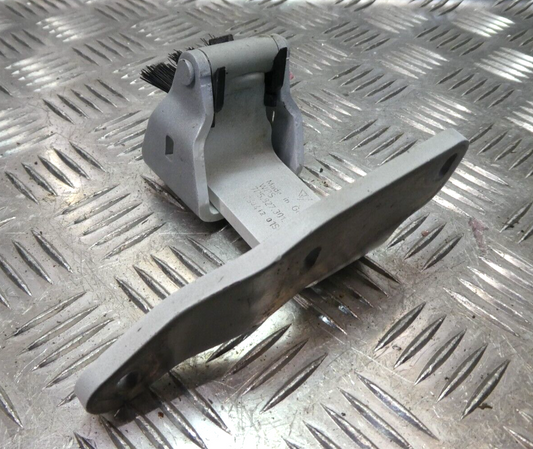 Porsche Cayenne 92A Heckklappescharnier links 7P5827301D+ 7P5827699A gebraucht - Original