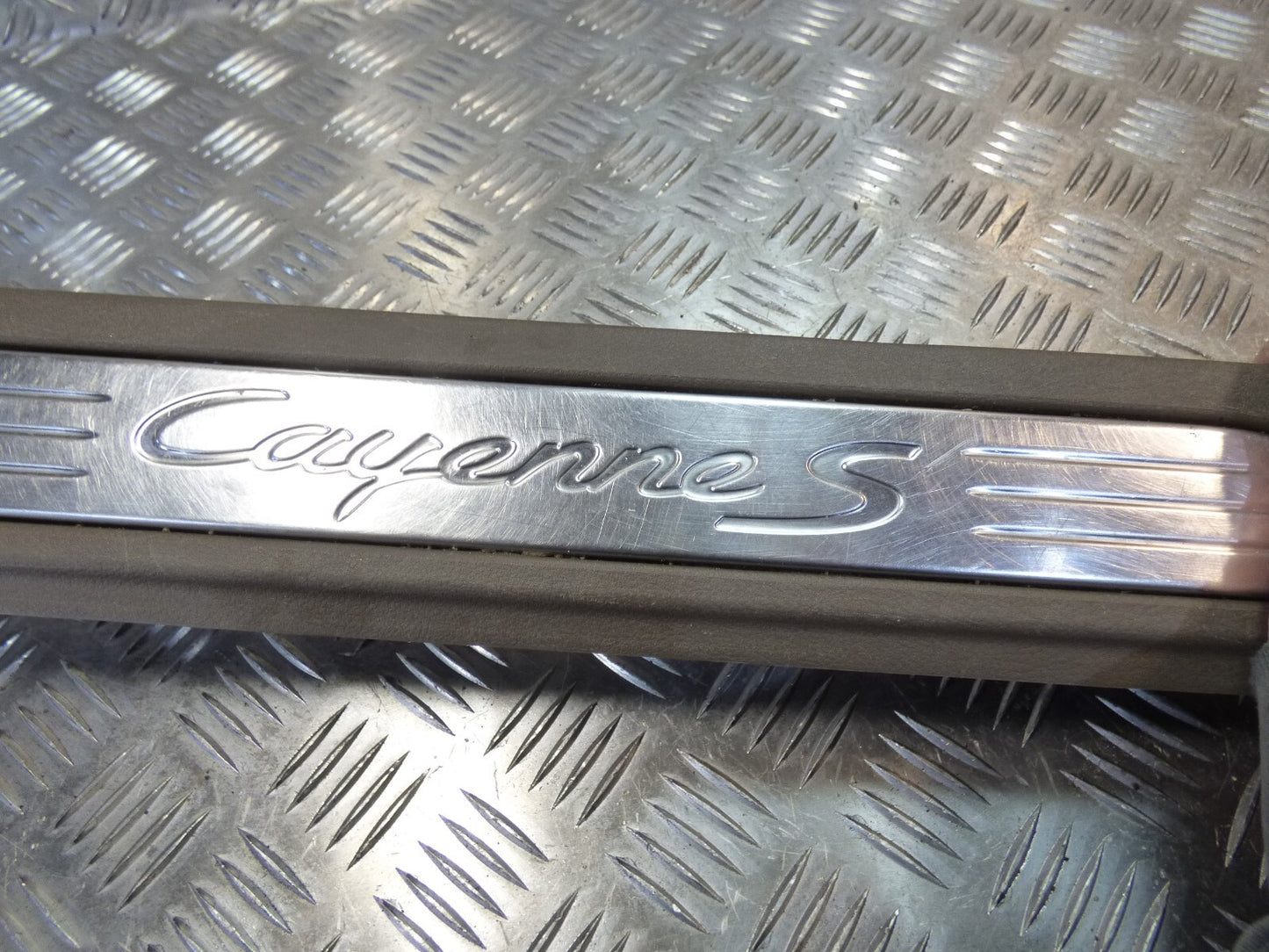Porsche Cayenne S 92A Einstiegsleiste Schweller v. rechts 7P5863484M ORIGINAL gebraucht - Verkleidung