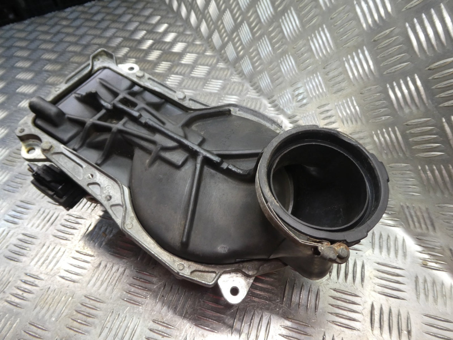 Mercedes-Benz W126 C126 Mengenteiler für Einspritzanlage 0438121037 ORIGINAL gebraucht - 0438101016