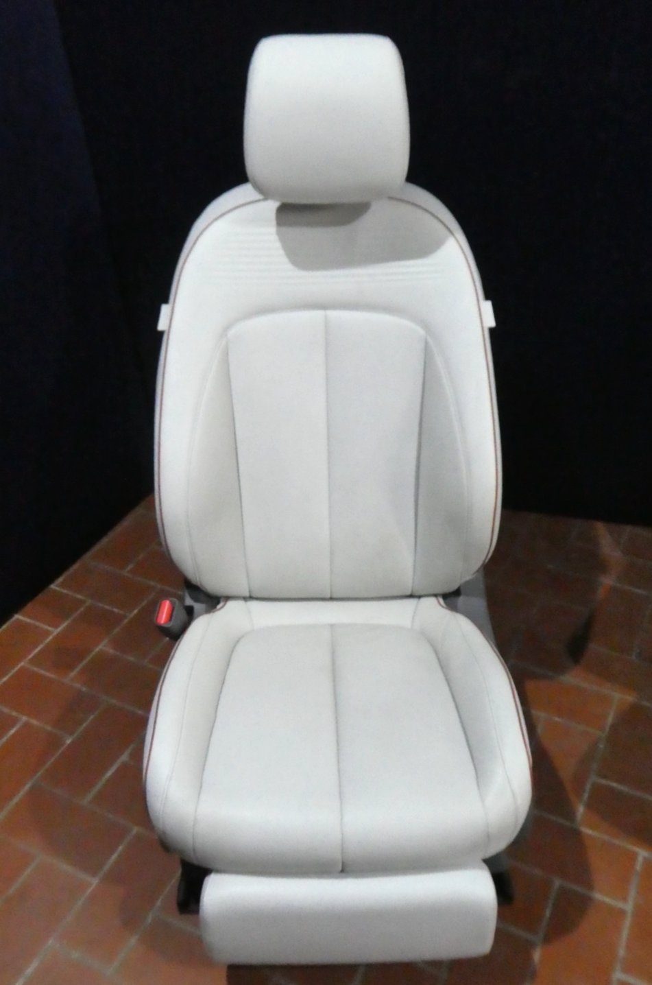 HYUNDAI IONIQ 5 Leder Sitze Vorne Links Weiß Leder wie NEU Relax ORIGINAL gebraucht - funktion