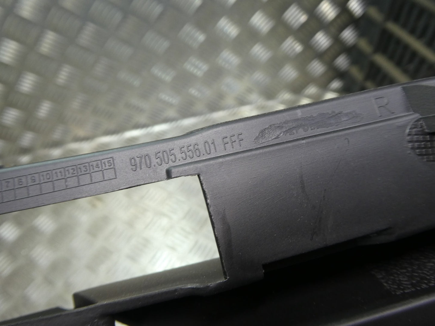 Porsche Panamera 970 Facelift Blende für Lufteinlass seitlich Rechts ORIGINAL gebraucht - 97050555601