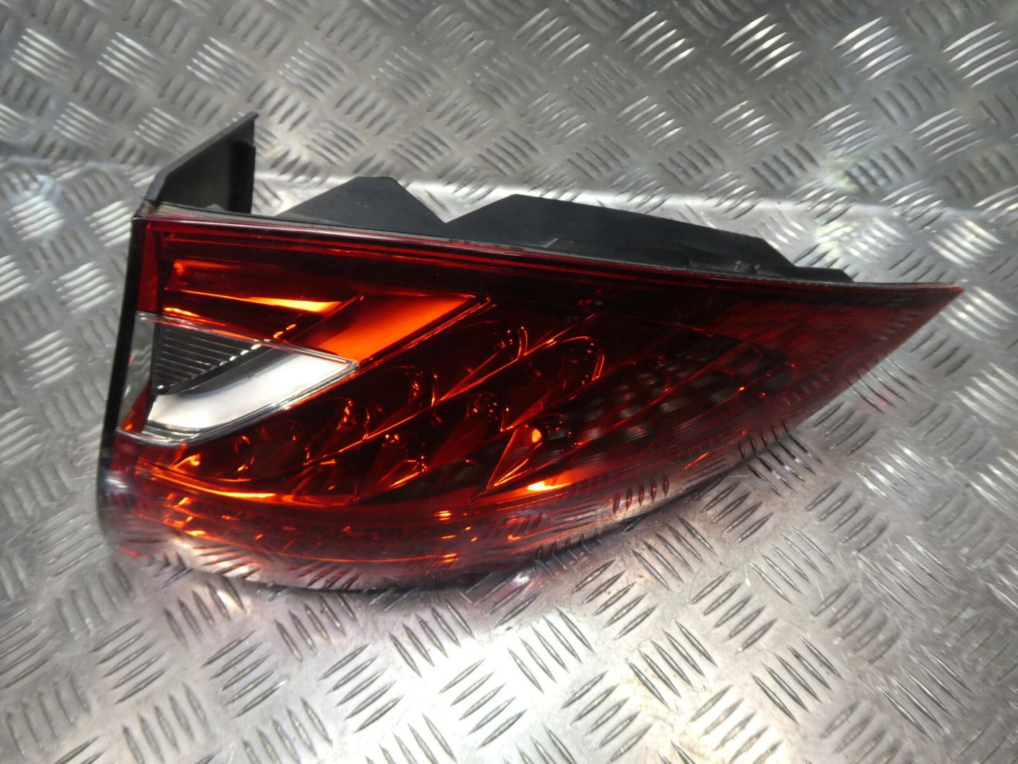 Porsche Cayenne 92A Orig. LED Rückleuchte aussen rechts 7P5945096R ORIGINAL gebraucht - Heckleuchte