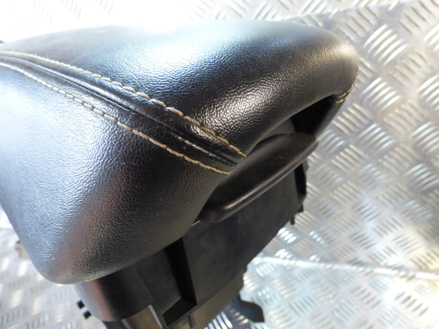 Jeep KL 2015 Leder Armlehne 1WZ46TRMAE _ 1WZ46DX9AA ORIGINAL gebraucht - Cherokee