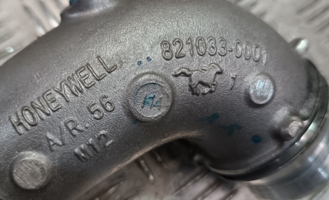 Jeep Grand WK2 3.0 CRD Ladeluft Rohr Winkelstückrohr 821033-0001 ORIGINAL gebraucht - Cherokee