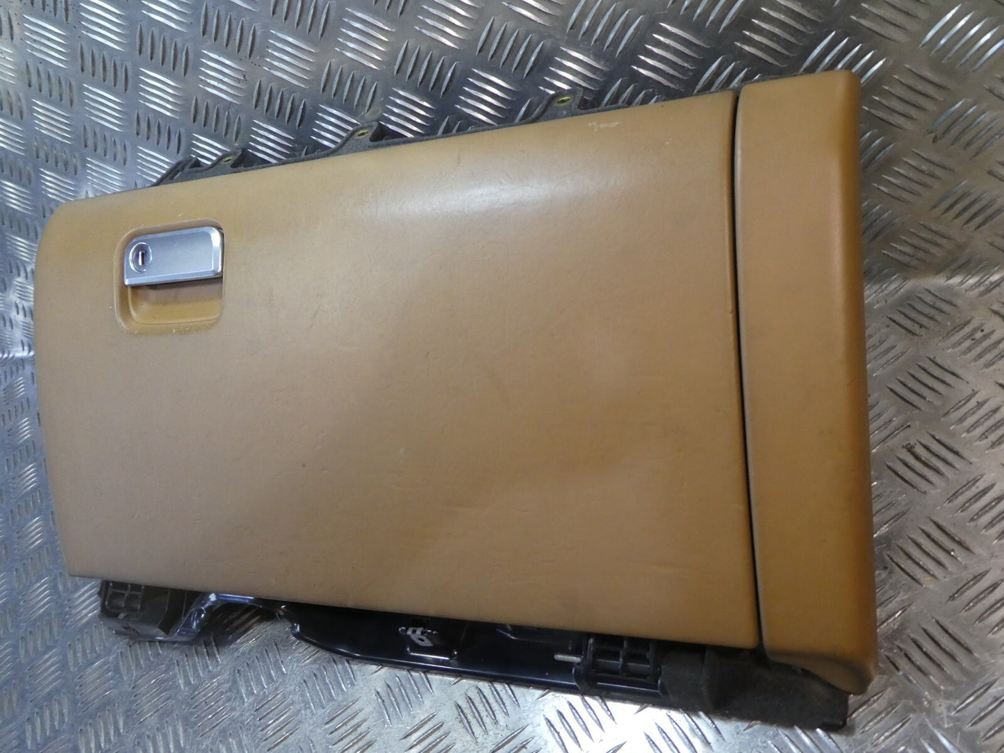 Porsche Cayenne 92A Handschuhkasten Ablagefach 7P5857095K cognac ORIGINAL gebraucht - Handschuhfach