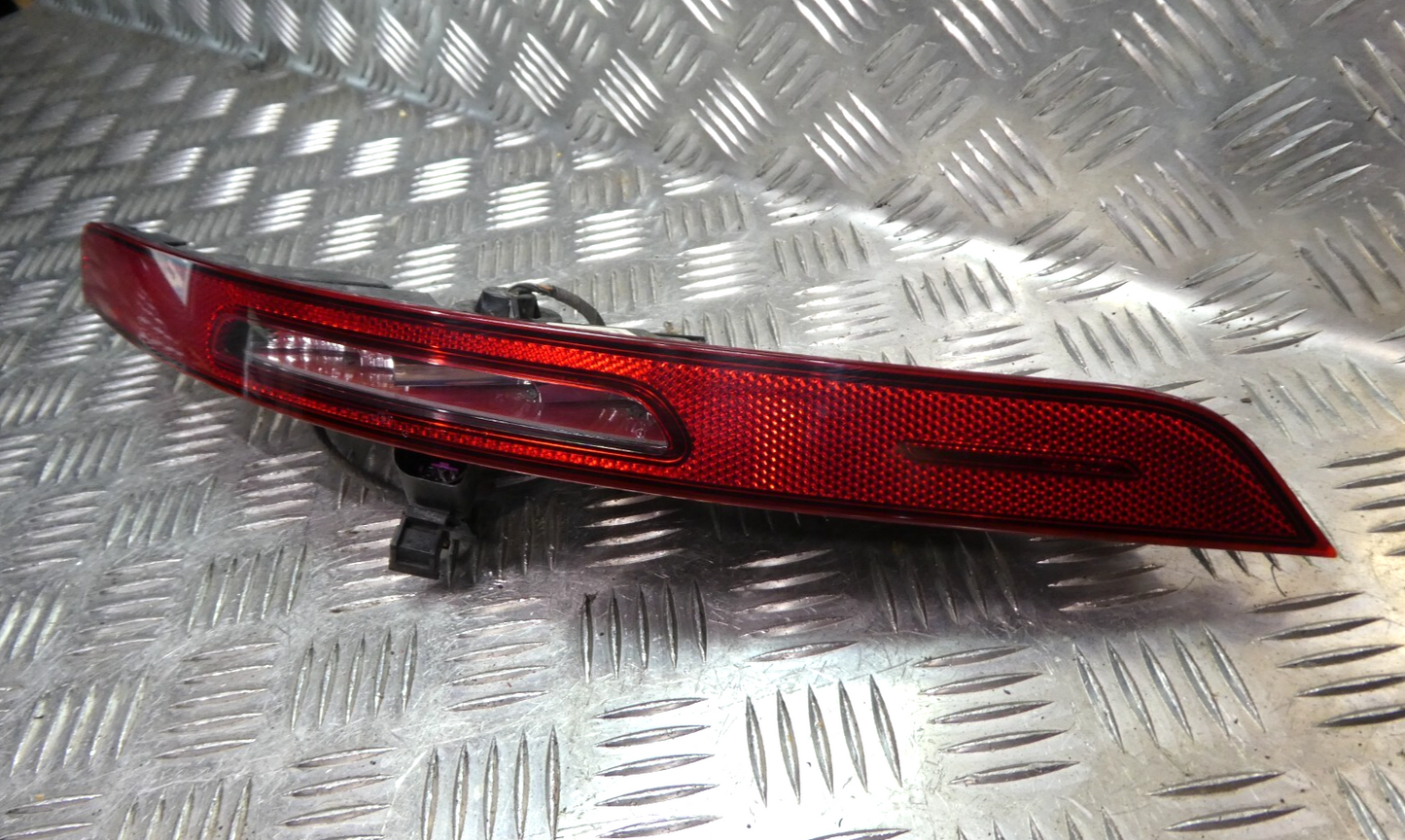 Porsche Macan 95B Rücklicht Stoßfängerleuchte Hinten Links 95B945725J gebraucht - Original